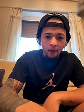 yeiyei oficial online show from October 16, 2025, 5:03 pm