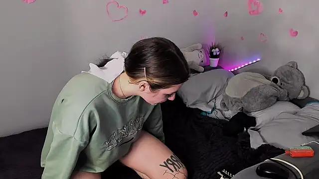 MollyMi0 online show from February 24, 2025, 3:12 am