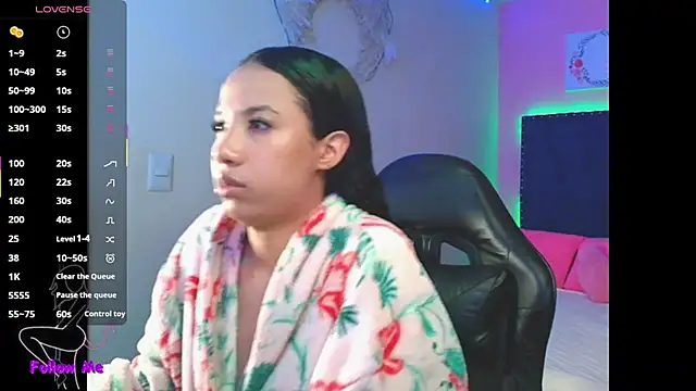 SallyWhitee online show from November 23, 2025, 4:01 am