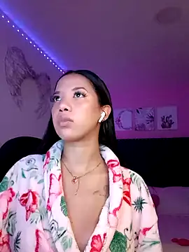 SallyWhitee online show from February 5, 2026, 5:01 am