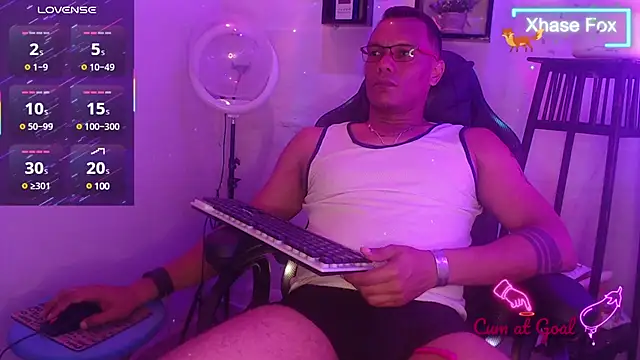 Snapshot of XhaseFoX chatting on February 13, 2025, 3:18 am XhaseFoX online show from February 13, 2025, 3:18 am