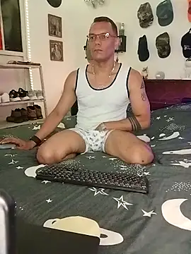 Snapshot of XhaseFoX chatting on February 18, 2025, 2:27 am XhaseFoX online show from February 18, 2025, 2:27 am