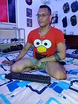 Snapshot of XhaseFoX chatting on February 26, 2025, 1:53 am XhaseFoX online show from February 26, 2025, 1:53 am