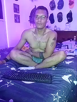 Snapshot of XhaseFoX chatting on March 4, 2025, 5:42 am XhaseFoX online show from March 4, 2025, 5:42 am