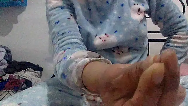 sharonlopez9611 online show from February 14, 2026, 3:14 am