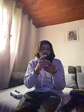 Mineirinho043 online show from May 17, 2026, 7:10 pm