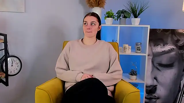 Snapshot of GarynDilley chatting on February 9, 2025, 7:49 am GarynDilley online show from February 9, 2025, 7:49 am