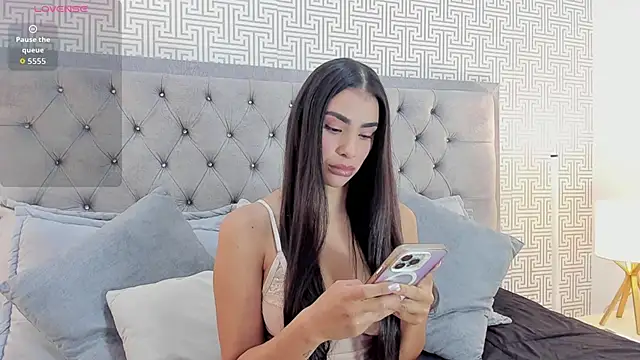 FelicityAdams online show from October 28, 2025, 1:36 pm