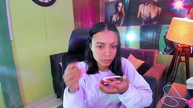 Snapshot of julieta_fn chatting on June 6, 2026, 2:11 pm julieta fn online show from June 6, 2026, 2:11 pm