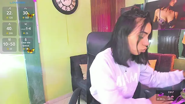 Snapshot of julieta_fn chatting on June 13, 2026, 2:15 pm julieta fn online show from June 13, 2026, 2:15 pm