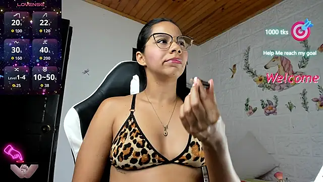 alisson hoffman05 online show from November 28, 2025, 11:29 pm