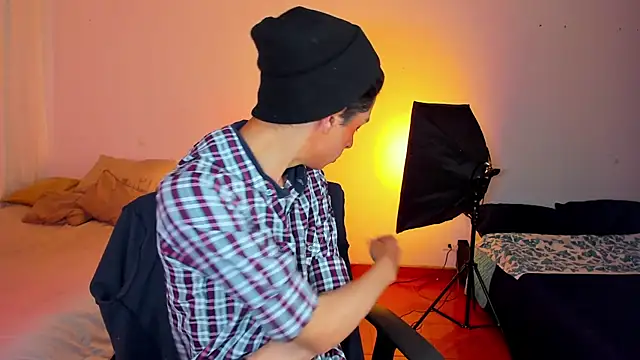 steve  gray online show from March 6, 2025, 6:48 pm