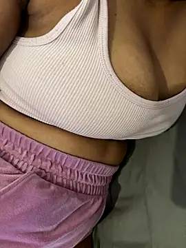 shakybabyx online show from October 18, 2025, 9:32 am