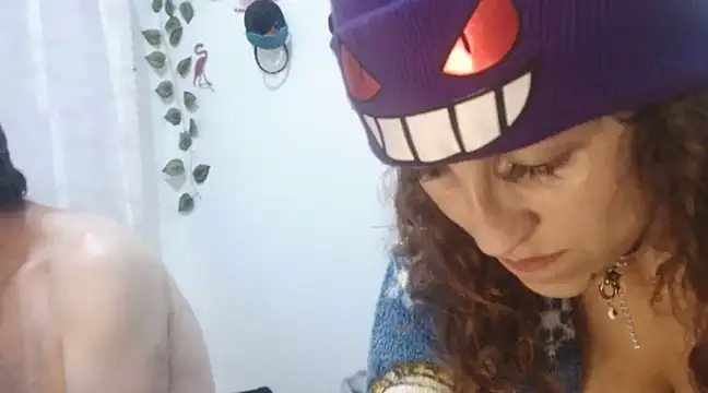 jeans and emma online show from February 24, 2025, 6:16 am