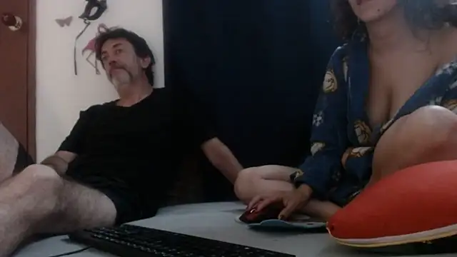 jeans and emma online show from March 17, 2025, 3:47 am