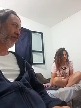 jeans and emma online show from September 22, 2025, 1:40 am