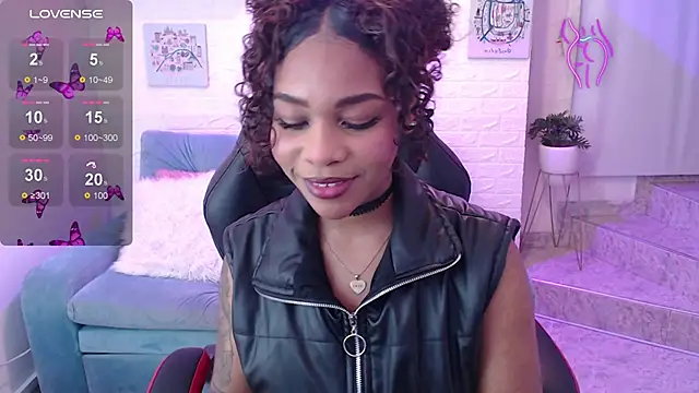 tylla  online show from March 11, 2025, 3:59 am