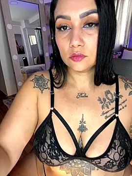 Madissonlove 1 online show from November 11, 2025, 1:33 pm