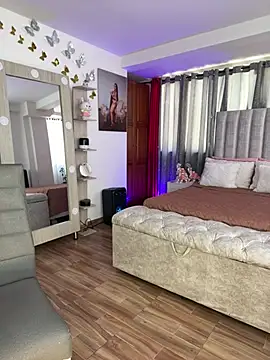 Madissonlove 1 online show from January 7, 2026, 1:35 pm