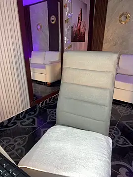 Madissonlove 1 online show from April 7, 2026, 9:15 pm