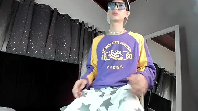 NovaaWheler online show from November 17, 2025, 7:41 pm