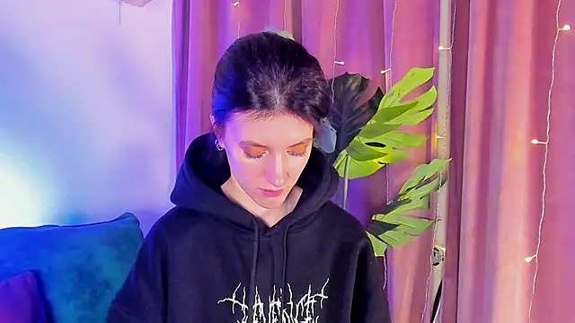 roxy riot  online show from February 15, 2025, 4:25 am