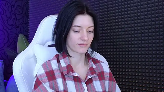 roxy riot  online show from March 15, 2025, 7:20 am