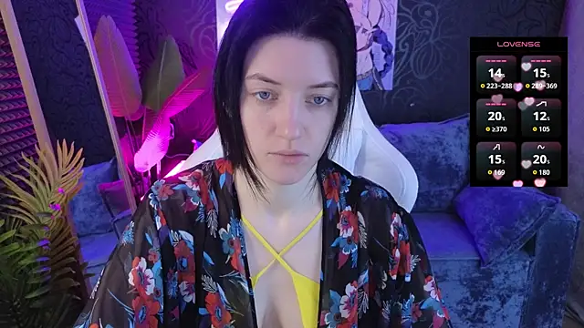 roxy riot  online show from December 17, 2025, 1:22 am