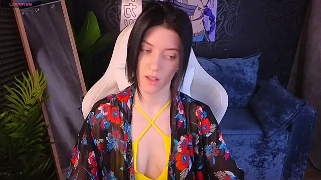 roxy riot  online show from December 22, 2025, 1:35 am