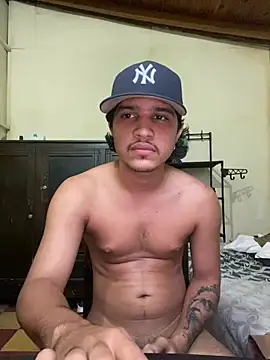 Snapshot of daniel6916 chatting on March 12, 2025, 11:01 pm daniel6916 online show from March 12, 2025, 11:01 pm