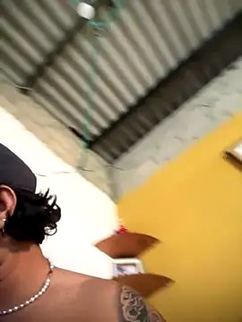 Snapshot of daniel6916 chatting on November 18, 2025, 2:43 pm daniel6916 online show from November 18, 2025, 2:43 pm