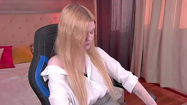 AdeleCartier online show from February 16, 2025, 6:43 am