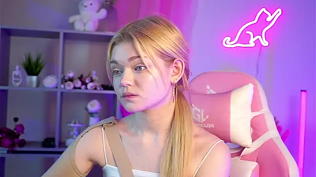 AdeleCartier online show from March 18, 2025, 1:21 am