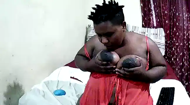 Snapshot of cococrush25 chatting on February 11, 2025, 4:56 pm cococrush25 online show from February 11, 2025, 4:56 pm