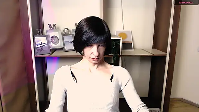  AngeliaFlow  online show from November 1, 2025, 7:43 am