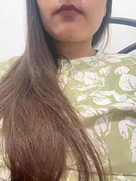 Deepcha1991 online show from February 6, 2025, 8:23 pm