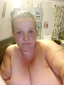 IvettkeXXX online show from April 16, 2026, 7:03 pm