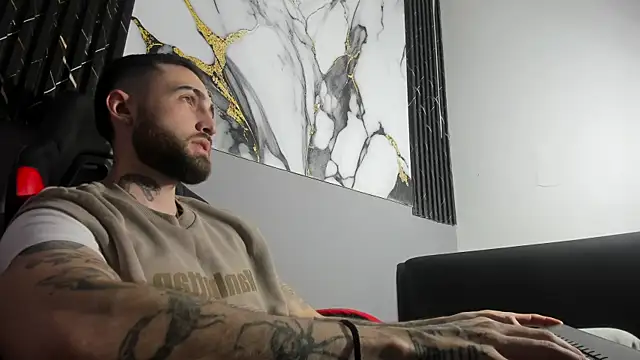 Luke davis01 online show from September 9, 2025, 1:43 pm