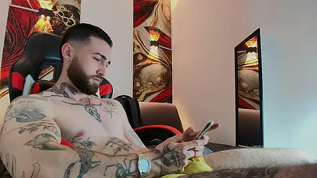 Luke davis01 online show from November 13, 2025, 1:10 pm