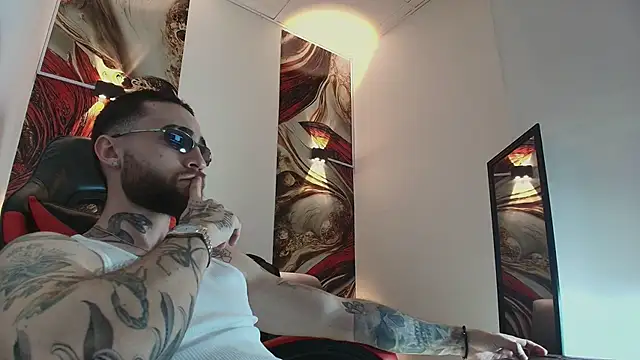 Luke davis01 online show from December 15, 2025, 1:37 pm