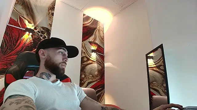 Luke davis01 online show from February 2, 2026, 1:21 pm