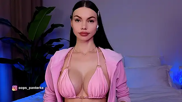 AmyLeeplay online show from April 13, 2026, 5:07 pm