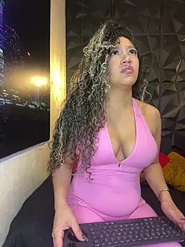 Snapshot of MiaCurly3 chatting on February 26, 2026, 4:33 am MiaCurly3 online show from February 26, 2026, 4:33 am