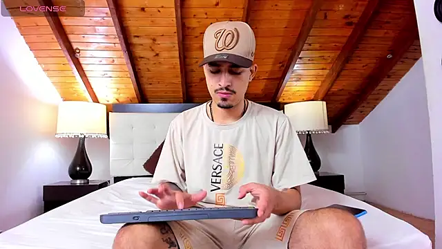 Sebastian Berne online show from February 25, 2025, 5:04 pm