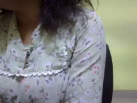 Your cutiepie  online show from November 18, 2025, 10:20 am