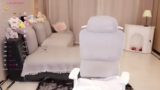 Moonccoi online show from February 18, 2025, 9:20 pm