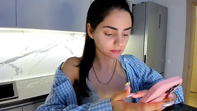 EmiliaZen online show from March 18, 2025, 2:26 pm