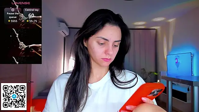 EmiliaZen online show from April 13, 2026, 9:42 pm