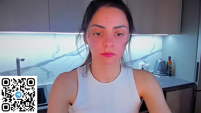 EmiliaZen online show from April 28, 2026, 6:02 pm