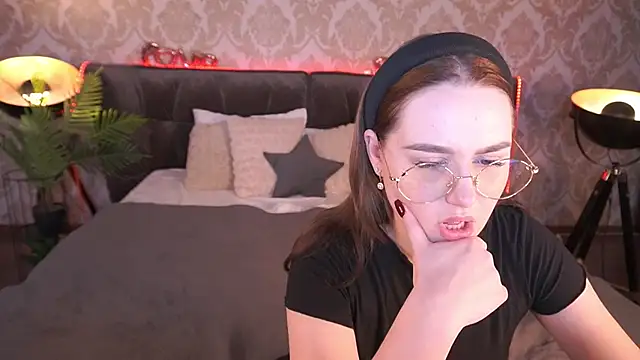 Snapshot of DivineJass chatting on February 27, 2025, 12:21 am DivineJass online show from February 27, 2025, 12:21 am